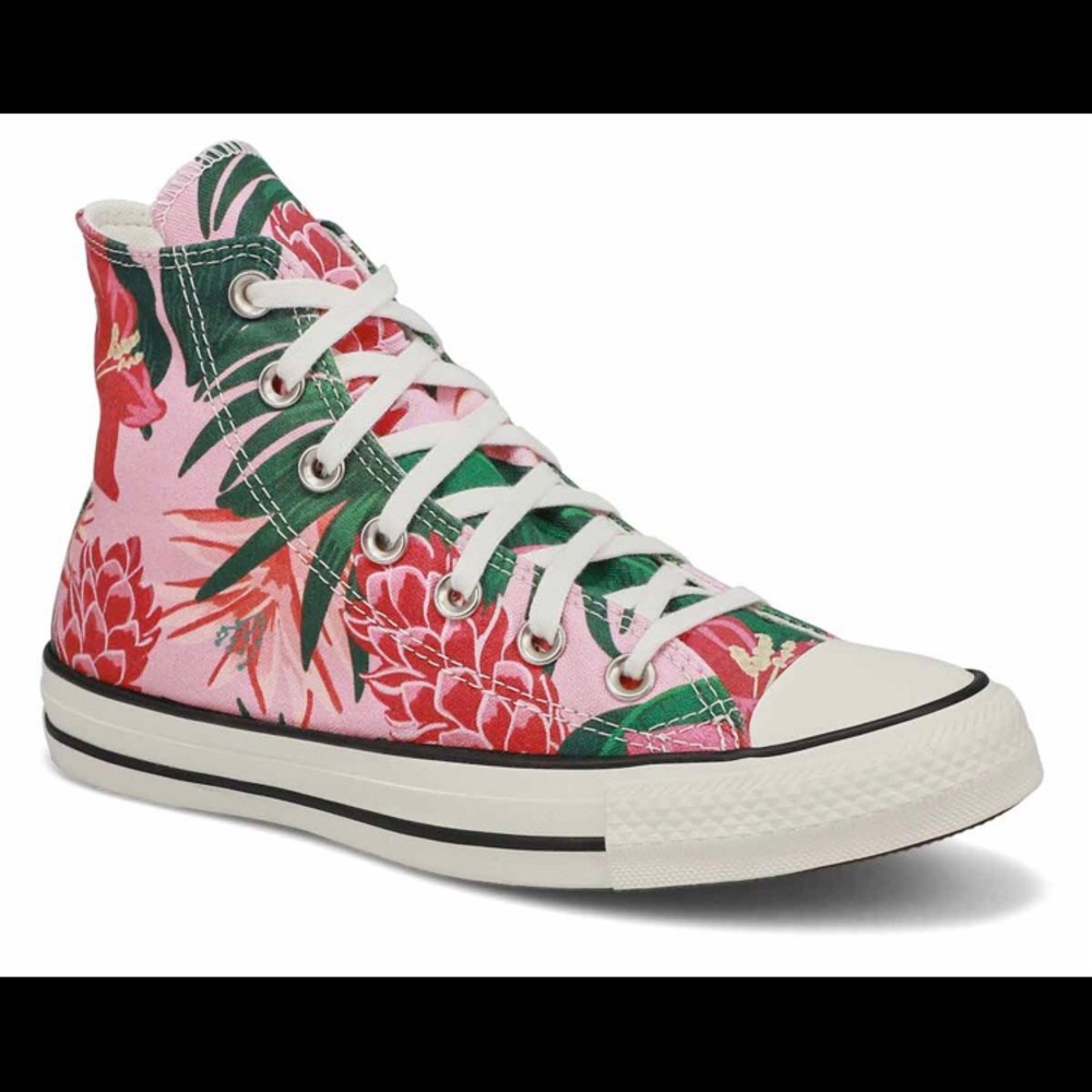 NWT Converse, size 4 boys or 6 (36) women - new w/ box
Jungle/Hawaii print